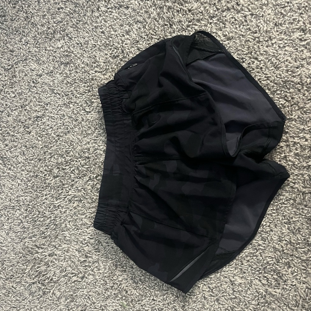 Black camo lulu lemon shorts 2.5in lowrise